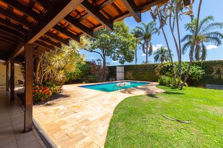 Casa de condomínio à venda com 350m², 3 quartos e 4 vagas Casa de condomínio à venda com 350m², 3 quartos e 4 vagasÁREA EXTERNA FUNDOS