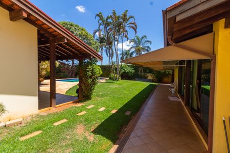 Casa de condomínio à venda com 350m², 3 quartos e 4 vagas Casa de condomínio à venda com 350m², 3 quartos e 4 vagasÁREA EXTERNA FUNDOS