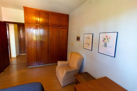 Casa de condomínio à venda com 350m², 3 quartos e 4 vagas Casa de condomínio à venda com 350m², 3 quartos e 4 vagasQUARTO 2