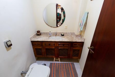 Casa de condomínio à venda com 350m², 3 quartos e 4 vagas Casa de condomínio à venda com 350m², 3 quartos e 4 vagasLAVABO da SALA