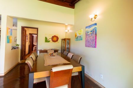 Casa de condomínio à venda com 350m², 3 quartos e 4 vagas Casa de condomínio à venda com 350m², 3 quartos e 4 vagasSALA DE JANTAR