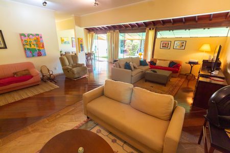 Casa de condomínio à venda com 350m², 3 quartos e 4 vagas Casa de condomínio à venda com 350m², 3 quartos e 4 vagasSALA