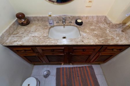 Casa de condomínio à venda com 350m², 3 quartos e 4 vagas Casa de condomínio à venda com 350m², 3 quartos e 4 vagasLAVABO da SALA