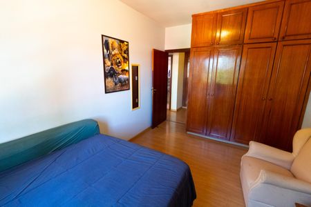 Casa de condomínio à venda com 350m², 3 quartos e 4 vagas Casa de condomínio à venda com 350m², 3 quartos e 4 vagasQUARTO 2