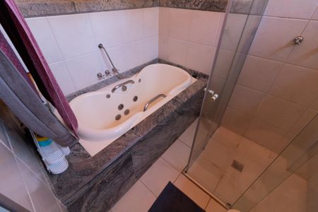 Casa de condomínio à venda com 350m², 3 quartos e 4 vagas Casa de condomínio à venda com 350m², 3 quartos e 4 vagasBANHEIRO SOCIAL