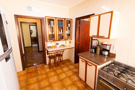 Casa de condomínio à venda com 350m², 3 quartos e 4 vagas Casa de condomínio à venda com 350m², 3 quartos e 4 vagasCOZINHA