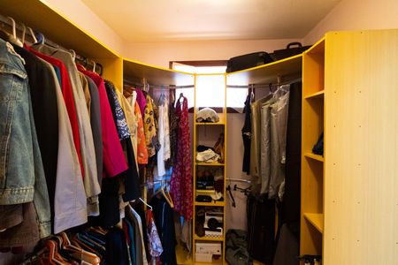 Casa de condomínio à venda com 350m², 3 quartos e 4 vagas Casa de condomínio à venda com 350m², 3 quartos e 4 vagasCLOSET da SUITE