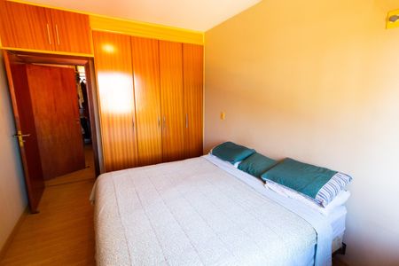 Casa de condomínio à venda com 350m², 3 quartos e 4 vagas Casa de condomínio à venda com 350m², 3 quartos e 4 vagasSUITE