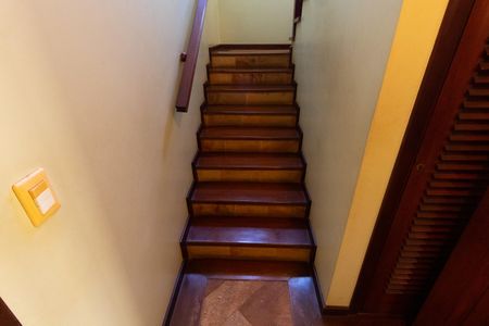 Casa de condomínio à venda com 350m², 3 quartos e 4 vagas Casa de condomínio à venda com 350m², 3 quartos e 4 vagasESCADA ACESSOS