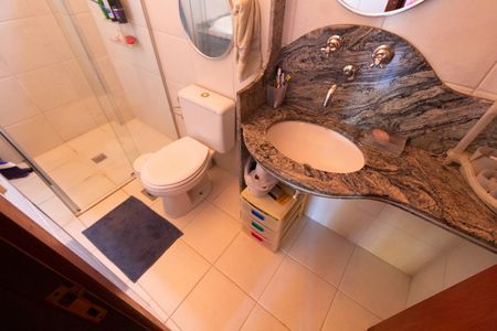 Casa de condomínio à venda com 350m², 3 quartos e 4 vagas Casa de condomínio à venda com 350m², 3 quartos e 4 vagasBANHEIRO SOCIAL