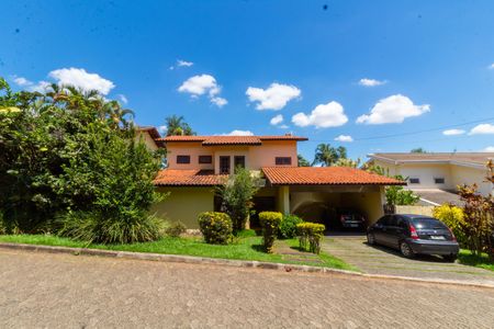 Casa de condomínio à venda com 350m², 3 quartos e 4 vagas Casa de condomínio à venda com 350m², 3 quartos e 4 vagasFACHADA