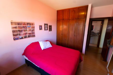 Casa de condomínio à venda com 350m², 3 quartos e 4 vagas Casa de condomínio à venda com 350m², 3 quartos e 4 vagasQUARTO 1