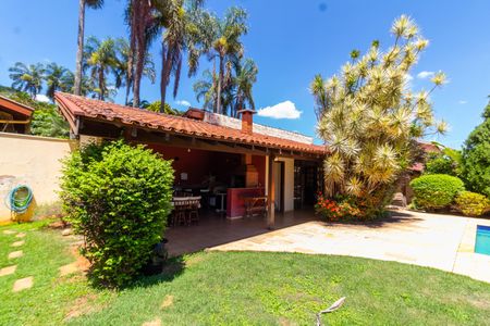 Casa de condomínio à venda com 350m², 3 quartos e 4 vagas Casa de condomínio à venda com 350m², 3 quartos e 4 vagasEDÍCULA FUNDOS