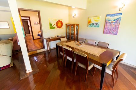 Casa de condomínio à venda com 350m², 3 quartos e 4 vagas Casa de condomínio à venda com 350m², 3 quartos e 4 vagasSALA DE JANTAR