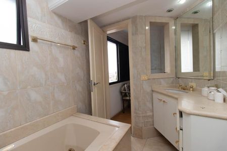 Apartamento à venda com 112m², 3 quartos e 2 vagasBanheiro da Suíte