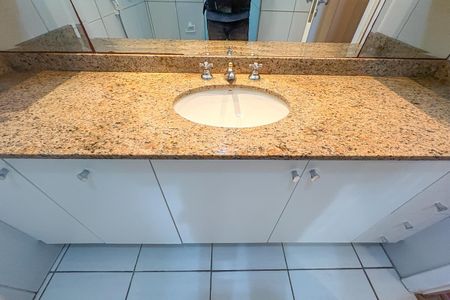 Apartamento à venda com 120m², 3 quartos e 2 vagas Apartamento à venda com 120m², 3 quartos e 2 vagasBanheiro Social