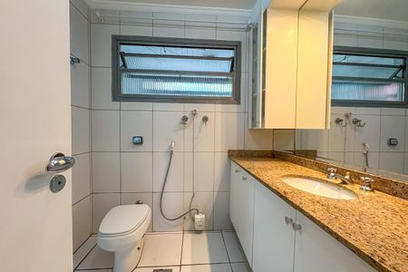 Apartamento à venda com 120m², 3 quartos e 2 vagas Apartamento à venda com 120m², 3 quartos e 2 vagasBanheiro Social