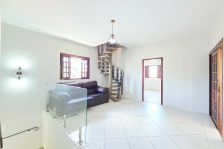 Casa para alugar com 300m², 5 quartos e 2 vagasHall