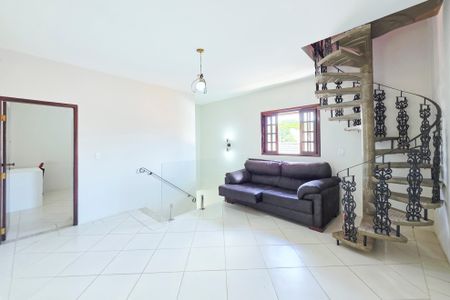 Casa para alugar com 300m², 5 quartos e 2 vagasHall