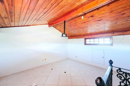 Casa para alugar com 300m², 5 quartos e 2 vagasSótão