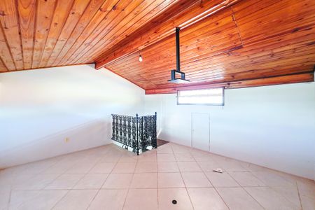 Casa para alugar com 300m², 5 quartos e 2 vagasSótão