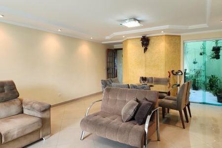 Casa à venda com 250m², 3 quartos e 6 vagasSala