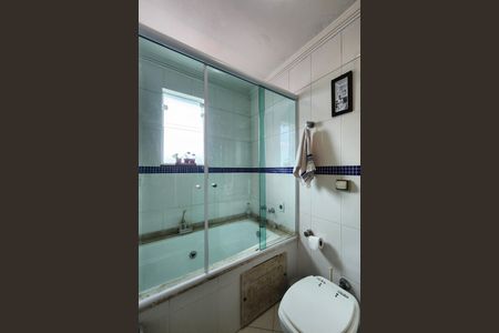 Casa à venda com 250m², 3 quartos e 6 vagasBanheiro da Suíte 1