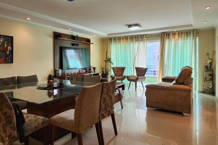 Casa à venda com 250m², 3 quartos e 6 vagasSala