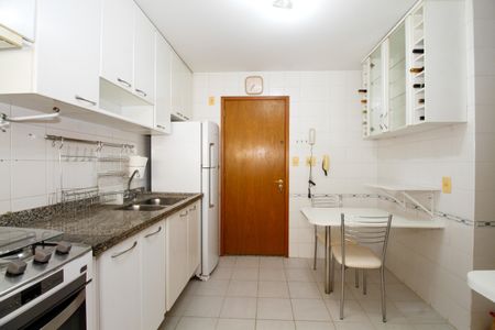 Apartamento à venda com 100m², 3 quartos e 2 vagasCozinha