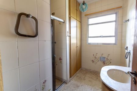 Casa à venda com 500m², 4 quartos e 16 vagas Casa à venda com 500m², 4 quartos e 16 vagasBanheiro da Suíte 2