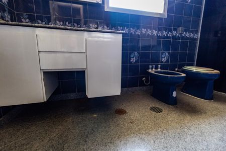 Casa à venda com 500m², 4 quartos e 16 vagas Casa à venda com 500m², 4 quartos e 16 vagasBanheiro