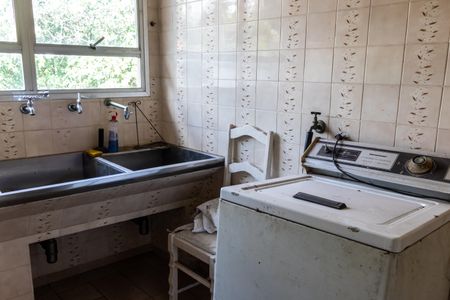 Casa à venda com 500m², 4 quartos e 16 vagas Casa à venda com 500m², 4 quartos e 16 vagasLavanderia