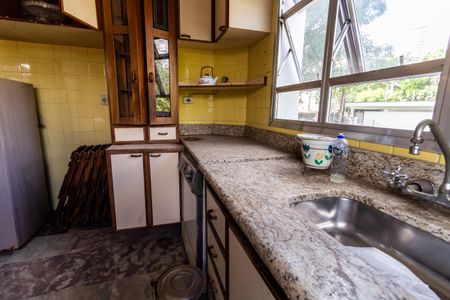 Casa à venda com 500m², 4 quartos e 16 vagas Casa à venda com 500m², 4 quartos e 16 vagasCozinha