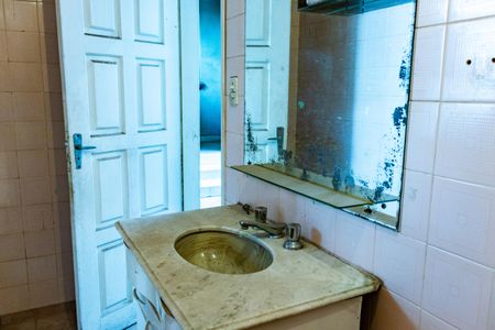 Casa à venda com 500m², 4 quartos e 16 vagas Casa à venda com 500m², 4 quartos e 16 vagasBanheiro de Serviço