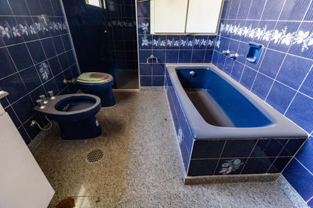 Casa à venda com 500m², 4 quartos e 16 vagas Casa à venda com 500m², 4 quartos e 16 vagasBanheiro