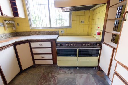 Casa à venda com 500m², 4 quartos e 16 vagas Casa à venda com 500m², 4 quartos e 16 vagasCozinha