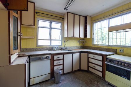 Casa à venda com 500m², 4 quartos e 16 vagas Casa à venda com 500m², 4 quartos e 16 vagasCozinha