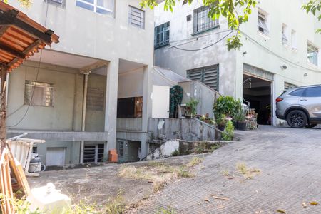 Casa à venda com 500m², 4 quartos e 16 vagas Casa à venda com 500m², 4 quartos e 16 vagasQuintal