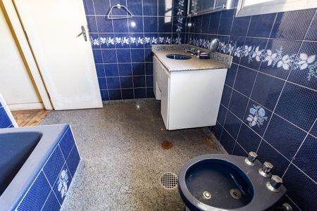 Casa à venda com 500m², 4 quartos e 16 vagas Casa à venda com 500m², 4 quartos e 16 vagasBanheiro