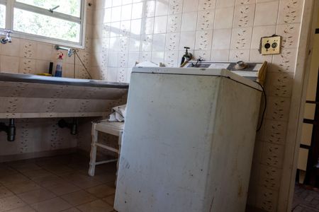 Casa à venda com 500m², 4 quartos e 16 vagas Casa à venda com 500m², 4 quartos e 16 vagasLavanderia