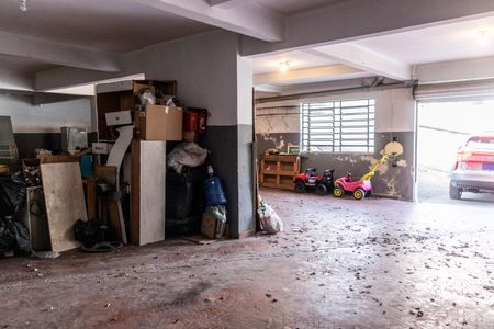 Casa à venda com 500m², 4 quartos e 16 vagas Casa à venda com 500m², 4 quartos e 16 vagasGaragem