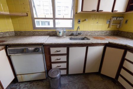 Casa à venda com 500m², 4 quartos e 16 vagas Casa à venda com 500m², 4 quartos e 16 vagasCozinha