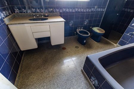 Casa à venda com 500m², 4 quartos e 16 vagas Casa à venda com 500m², 4 quartos e 16 vagasBanheiro