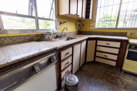 Casa à venda com 500m², 4 quartos e 16 vagas Casa à venda com 500m², 4 quartos e 16 vagasCozinha