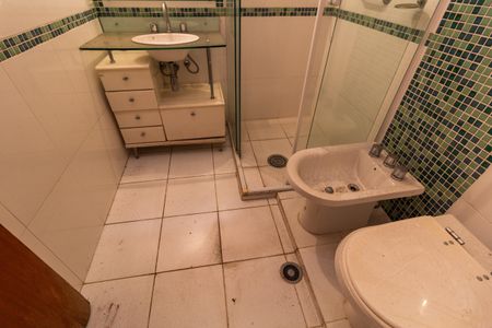 Casa à venda com 500m², 4 quartos e 16 vagas Casa à venda com 500m², 4 quartos e 16 vagasBanheiro da Suíte 1