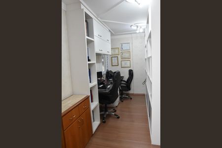 Apartamento à venda com 131m², 3 quartos e 2 vagasEscritório