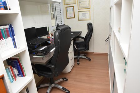 Apartamento à venda com 131m², 3 quartos e 2 vagasEscritório