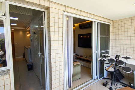 Apartamento para alugar com 84m², 3 quartos e 1 vaga Apartamento para alugar com 84m², 3 quartos e 1 vagaSala - Varanda
