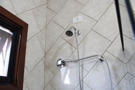 Casa de condomínio para alugar com 180m², 3 quartos e 4 vagasBanheiro