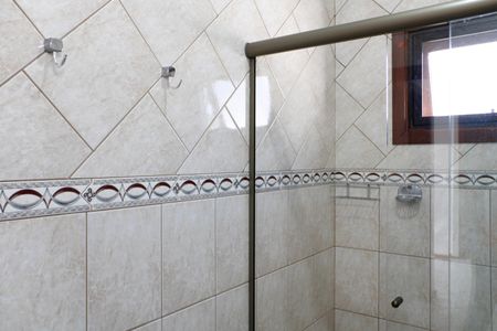 Casa de condomínio para alugar com 180m², 3 quartos e 4 vagasBanheiro